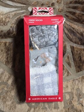 American Eagle Outfitters HOLIDAY Crew Socks 3-Pack Smores, Gray Plaid, Black